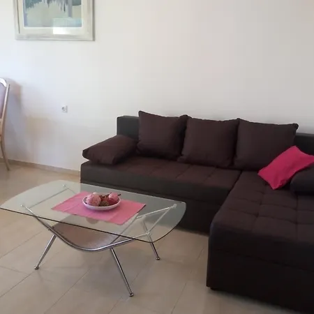 Flora Apartment