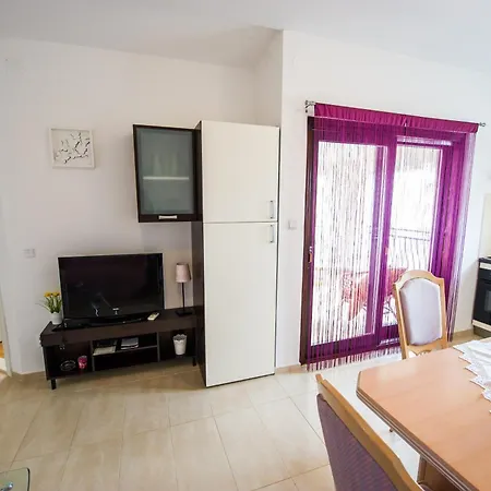 Flora Apartment