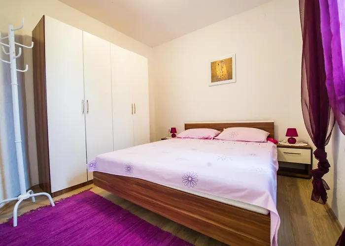 Flora דירה רוגוזניצה